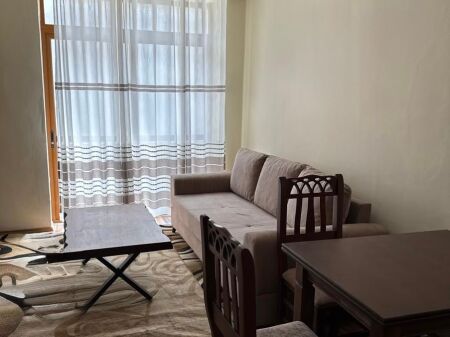 Bllok, jepet me qera apartament 1+1