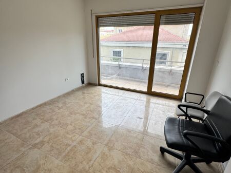 Ufficio 4+1+2 in affitto, vicino a Ish Blloku