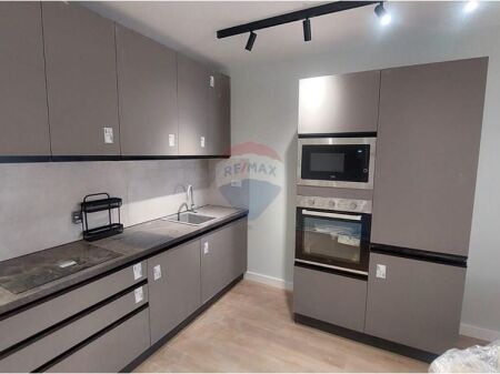 Apartment - For Rent - Commune of Paris, Tirana