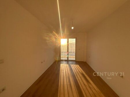 Apartament 2+1+ post parkimi me qira ne Kombinat.