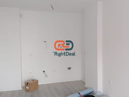 Tek "E-88" Prane Kupoles, Laprake Jepet Me Qira Apartamenti 1+1+Post Parkimi, Ideale Per Banim!!!