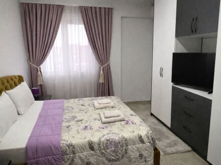 21-Dhjetori, jepet me qera apartament 2+1.