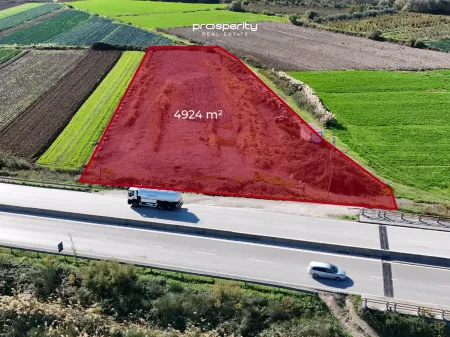 Terreno in vendita vicino all'autostrada Lushnje–Fier