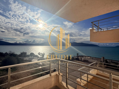 Appartamento in vendita a Radhimë Vista sul mare