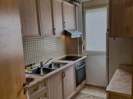 🏡 APARTAMENT ME QERA – Rruga e Kosovareve