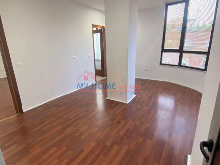 Zyre me qera Bllok ne Tirane