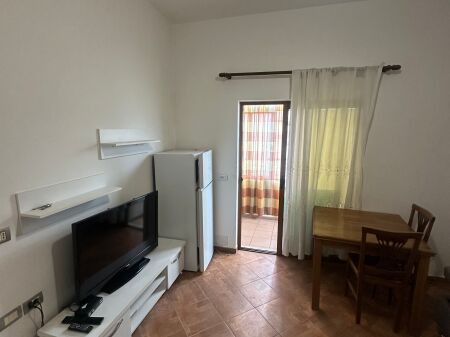 Affittasi 1+1+ balcone!
