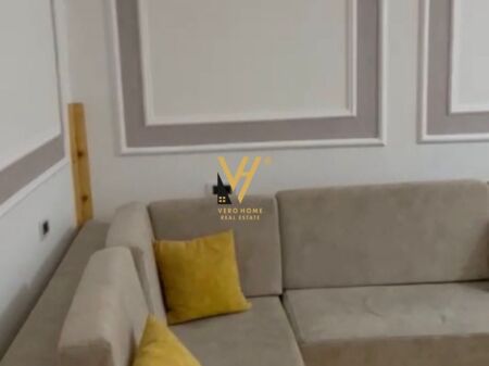 JEPET APARTAMENT 2+1 ME QIRA TE FARMACIA 10- 45.000 LEKE