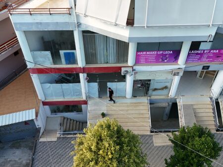 Spazio commerciale in vendita a Elbasan.