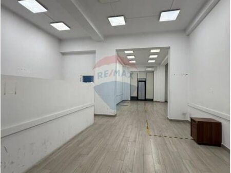 PREMISES FOR RENT PARIS MUNICIPALITY!