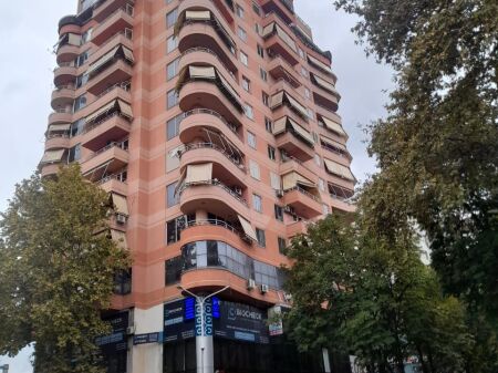 Jepet me qera  zyre prane Drejtorise policies Tirane 30000 lek