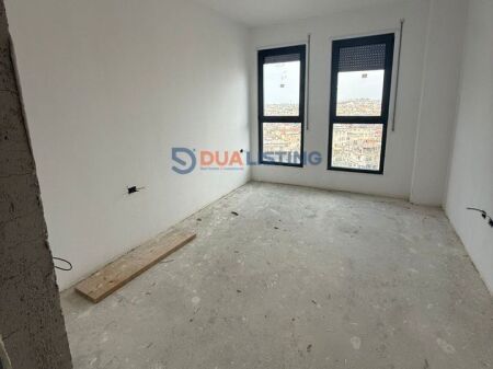 Offriamo in vendita appartamento 1+1 in Rruga e Dibres