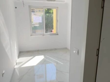 🏢 Apartament 1+1 për qira – Rruga e Dibrës (pranë Farmacisë 10)