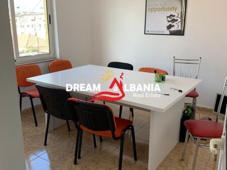 Ambient biznesi (Apartament 3+1) me qera ne zonen e 21 Dhjetorit ne Tirane (ID 4239091)