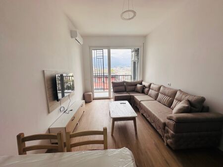 Jepet Me Qera Apartament 1+1+1 Ballkon