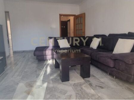 Appartamento 2+1 con cucina separata e 2 balconi in AFFITTO – Laprakë, Tirana