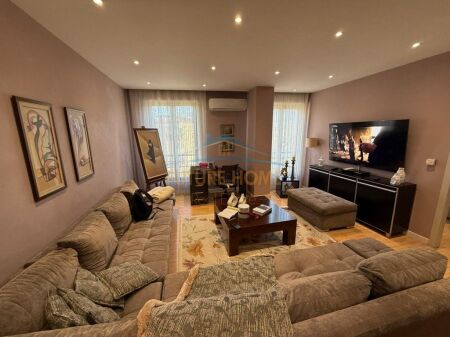 Shitet Apartament 2+1, Zogu i Zi