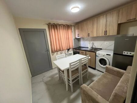 APARTAMENT ME QERA 1+1 RRUGA E DIBRES 40.000 LEKE FH-66936