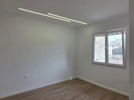 Shitet Apartament 2+1 tek Rruga Bardhyl 148,000 €