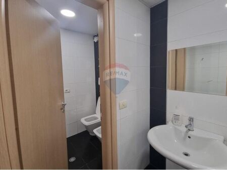 Zyrë - Për Qira - Libri Universitar, Tiranë