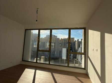 Qera, Vile Rezidenca Green Valley Liqeni i thate