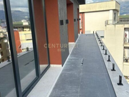 Godinë multifunksionale për qera