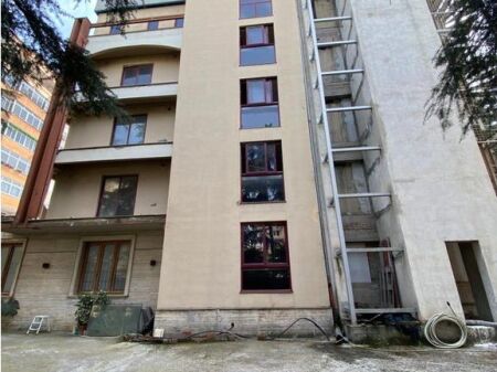 ESCLUSIVO! Si affitta un edificio commerciale di 5 piani presso l'ex ultima stazione, Nuova Tirana.