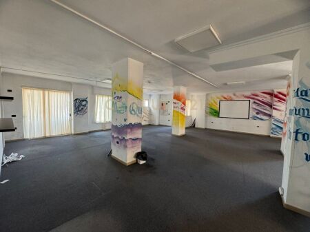 Ambient Open Space 585 m² për Qira – Globe