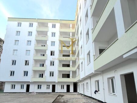 Shitet apartament 1+1, ne Golem. Pallati i ri