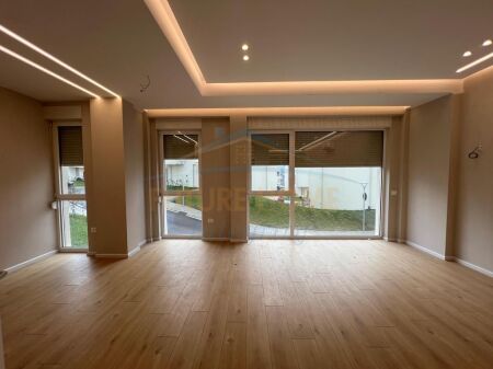 Shitet Vilë 3-Katëshe+2 Poste parkimi, AbA Residence