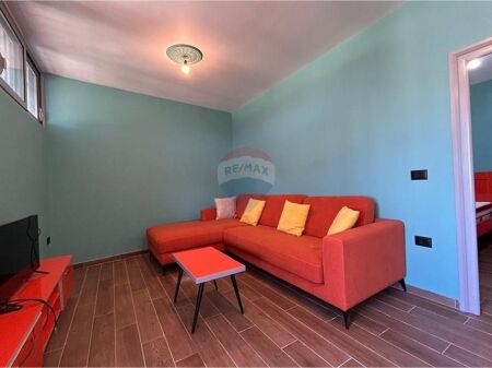 🏡 Apartament 1+1 me Qira – Rruga Reshat Osmani, Vlorë