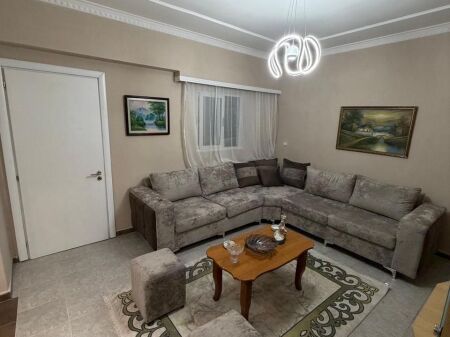 JEPET APARTAMENT ME QERA 1+1 KINOSTUDIO