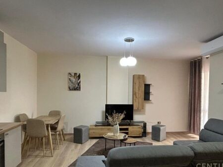 APARTAMENT 1+1 ME QERA PËRBALLË DELIJORGJIT.