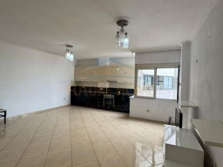 Shitet, Apartament 2+1+2, Unaza e Re prane Rotondos.