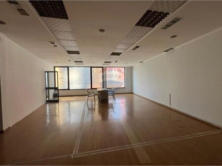 AMBIENTE PER AFFARI IN CENTRO!