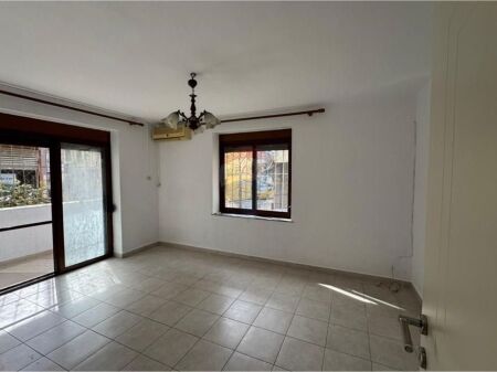 Ufficio in Affitto, Via Muhamet Gjollesha