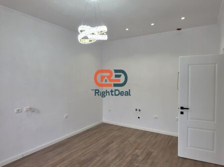 Buze Unazes Se Vogel, Shitet Apartament 2+1, Me Lokacion Dhe Orientim Perfekt!!