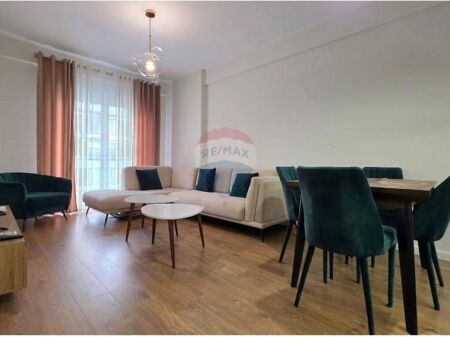 🏡 Apartament me Qira në Lungomare, Vlorë 📍