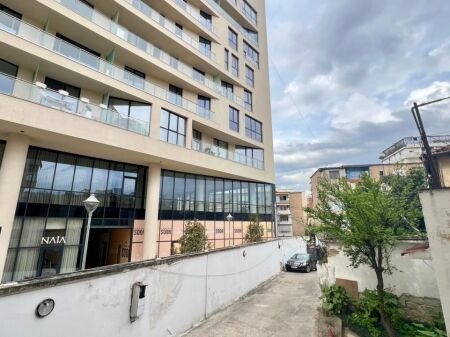 In Affitto: Appartamento 1+1 📍Mine Peza (Accanto al Golden Tower) – 1° Piano – 65m² – 55,000 Lek/mese || Fronte strada con facile accesso 🏃🏻‍♂️