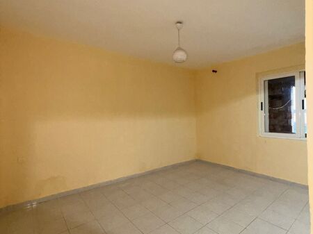 SHITET 2+1 ME BALLKON SPITALI DURRES