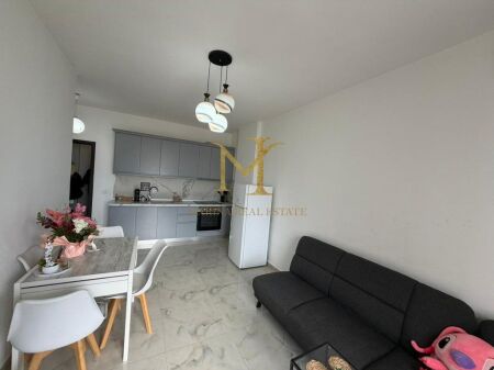 SHITET APARTAMENT 1+1 ME PAMJE NGA DETI , TEK RROTA E KUQE !