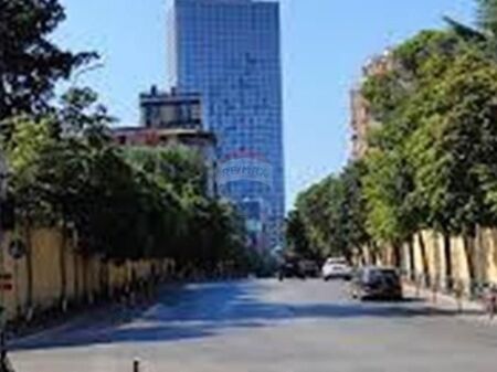 Dyqan - Për Shitje - Rruga e Elbasanit, Tiranë