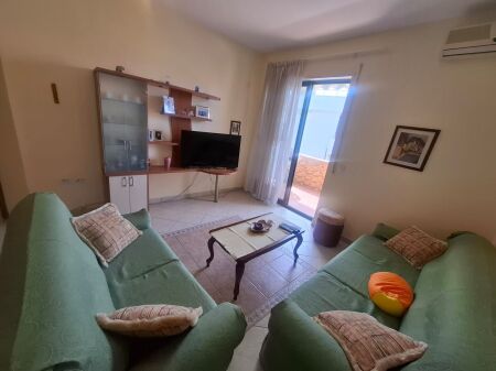 Shitet Apartament 1+1 Tek Shkembi i kavajes