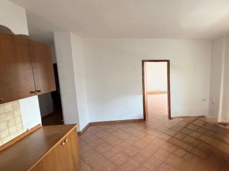 Apartament 1+1 në shitje  Rruga 5 Maji !