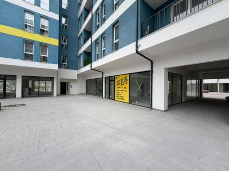 Ambient biznesi per qira tek Univers City prane QTU.