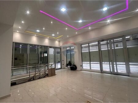 🏪 Dyqan – Për Shitje |  Vlorë 📍 Pas Conad | Sheshi Isa Boletini