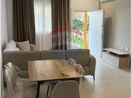 Piano villa in affitto, Siri Kodra