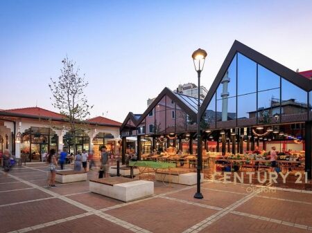 Shitet apartament 2+1,tek Pazari i Ri!