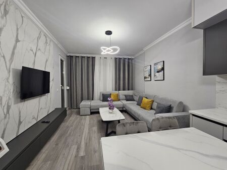 Univers city Jepet me qera apartament 2+1+2