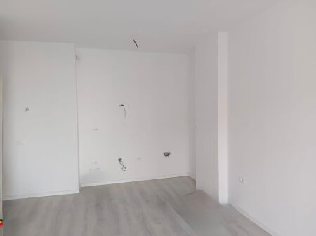 🏢 LOCALE UFFICIO 1+1 + PARCHEGGIO IN AFFITTO – Complesso E-88, Laprakë (Dritan Hoxha)